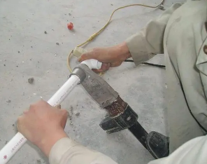 赤壁漏水维修电话